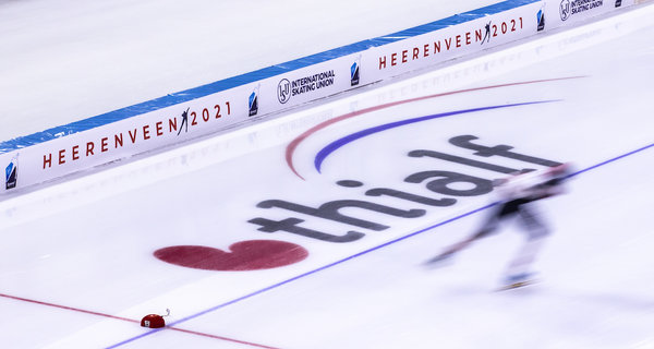 Nils van der Poel schaatst wereldrecord op de 10.000m. in Thialf